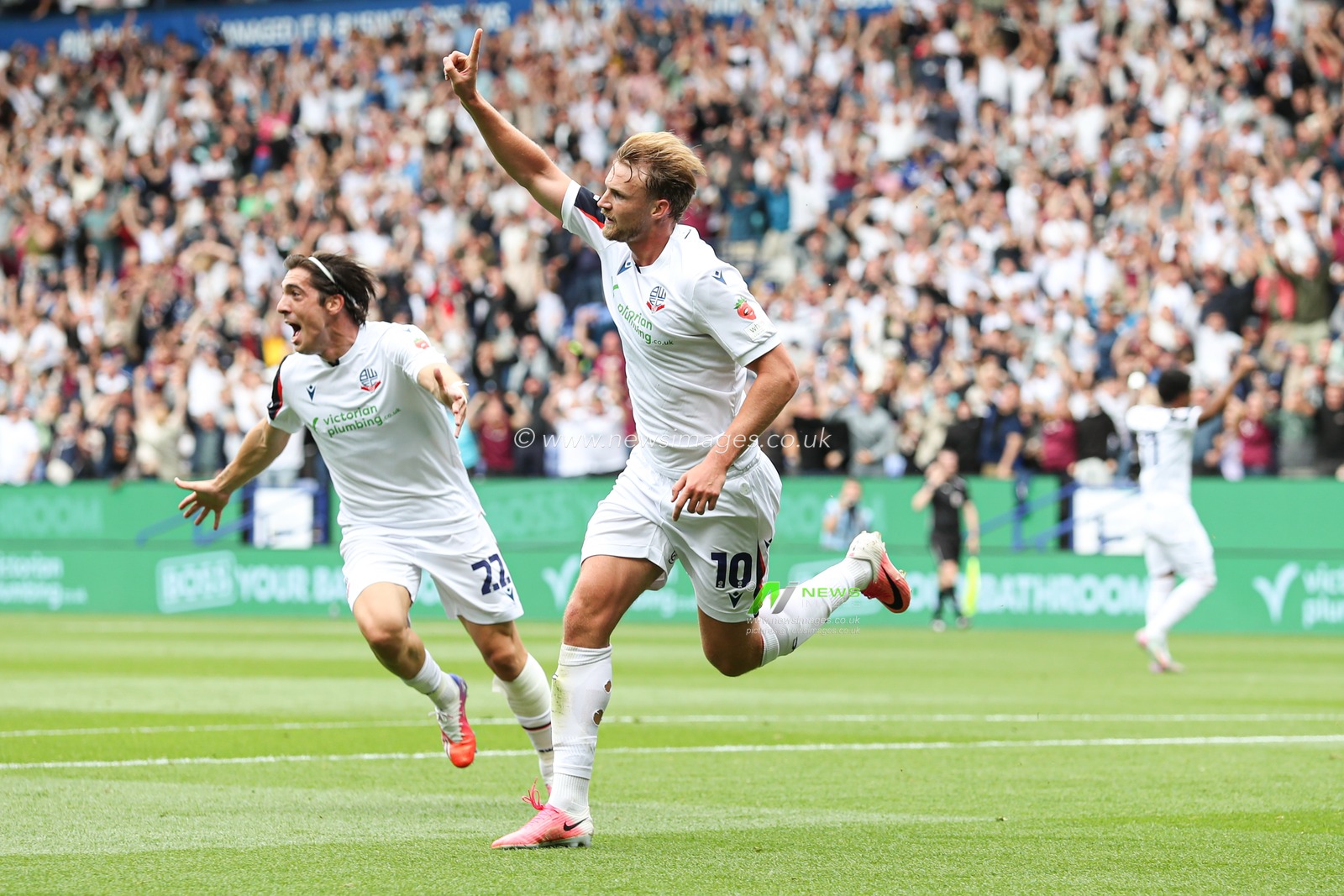 Callum Lang of Preston North End celebrates after scoring to make it 1-0 during the Sky Bet Championship match Bolton Wanderers vs Preston North End at Toughsheet Community Stadium, Bolton, United Kingdom on 15 August 2026

(Photo by Jorge Horsted/News Images)