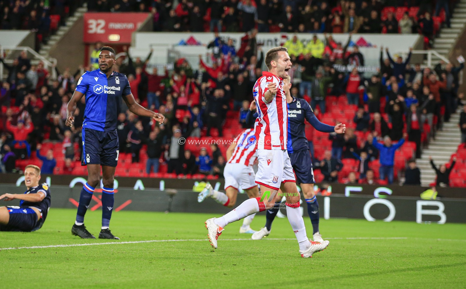 27th September 2019, Bet365 Stadium, Stoke-on-Trent, England; Sky Bet Championship, Stoke City v Nottingham Forest : Nick Powell (25) of Stoke City cheers the opening goal scored by Lee Gregory (19) of Stoke City in the 10th minute, 1-0 to Stoke

Credit: Conor Molloy/News Images