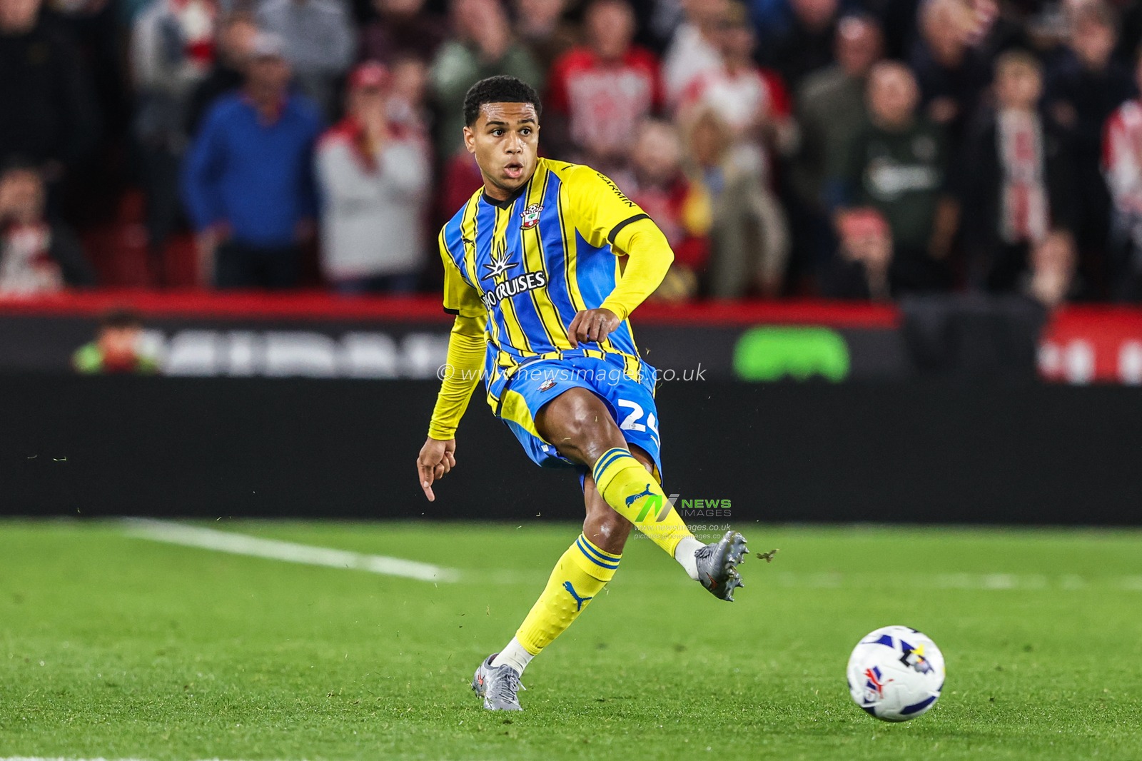 Shea Charles of Southampton passes the ball during the Sky Bet Championship match Sheffield United vs Southampton at Bramall Lane, Sheffield, United Kingdom, 30th September 2025

(Photo by Alfie Cosgrove/News Images)