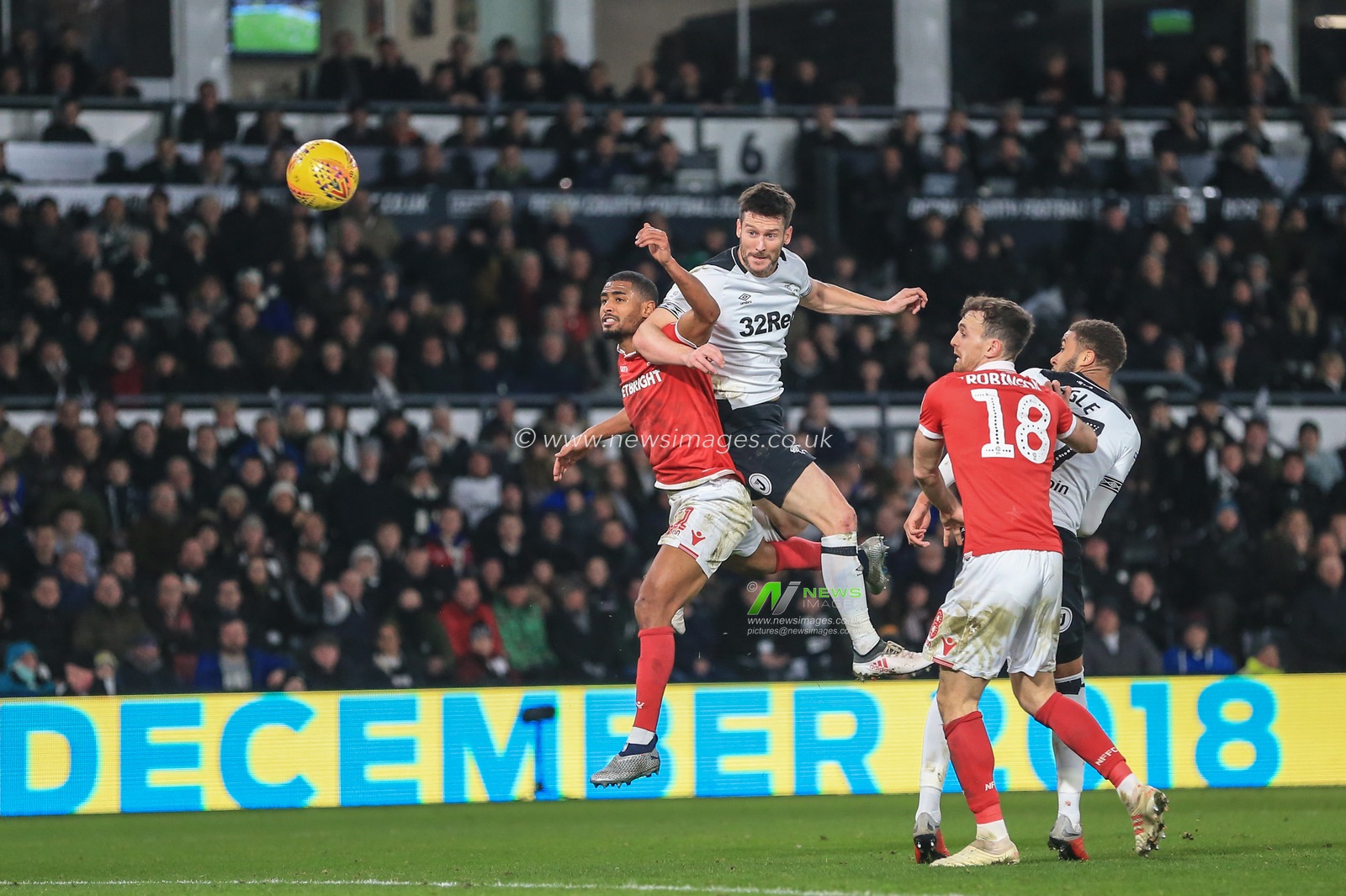 17th December 2018, Pride Park, Derby, England; Sky Bet Championship, Derby County vs Nottingham Forest ; David Nugent (28) of Derby County heads on goal but Costel Pantilimon (01) of Nottingham Forest  makes a save late on in the game 

Credit: Mark Cosgrove/News Images 

English Football League images are subject to DataCo Licence