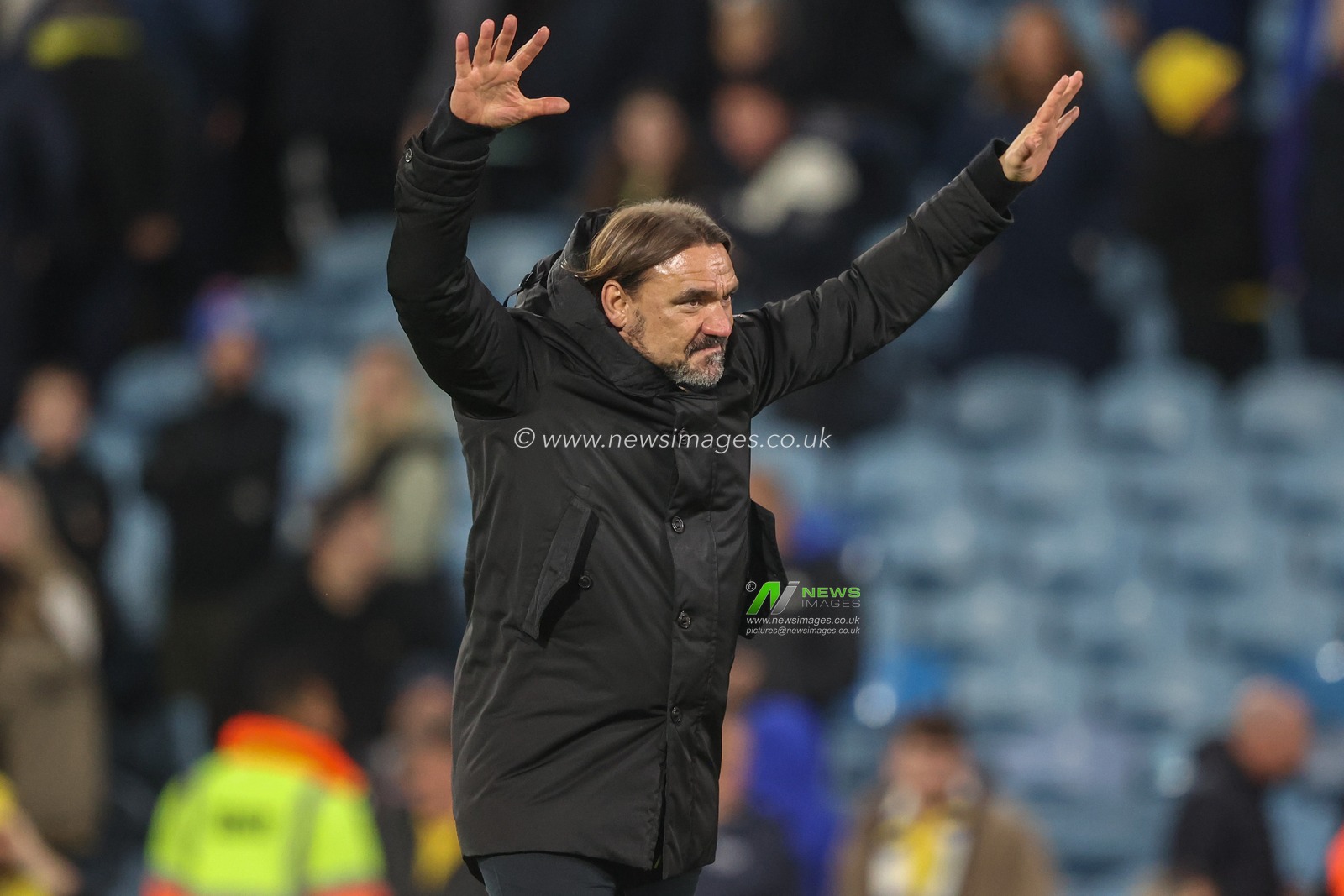 Daniel Farke manager of Leeds United celebrates with the fans after the game during the Sky Bet Championship match Leeds United vs Watford at Elland Road, Leeds, United Kingdom, 22nd October 2024

(Photo by Alfie Cosgrove/News Images)
