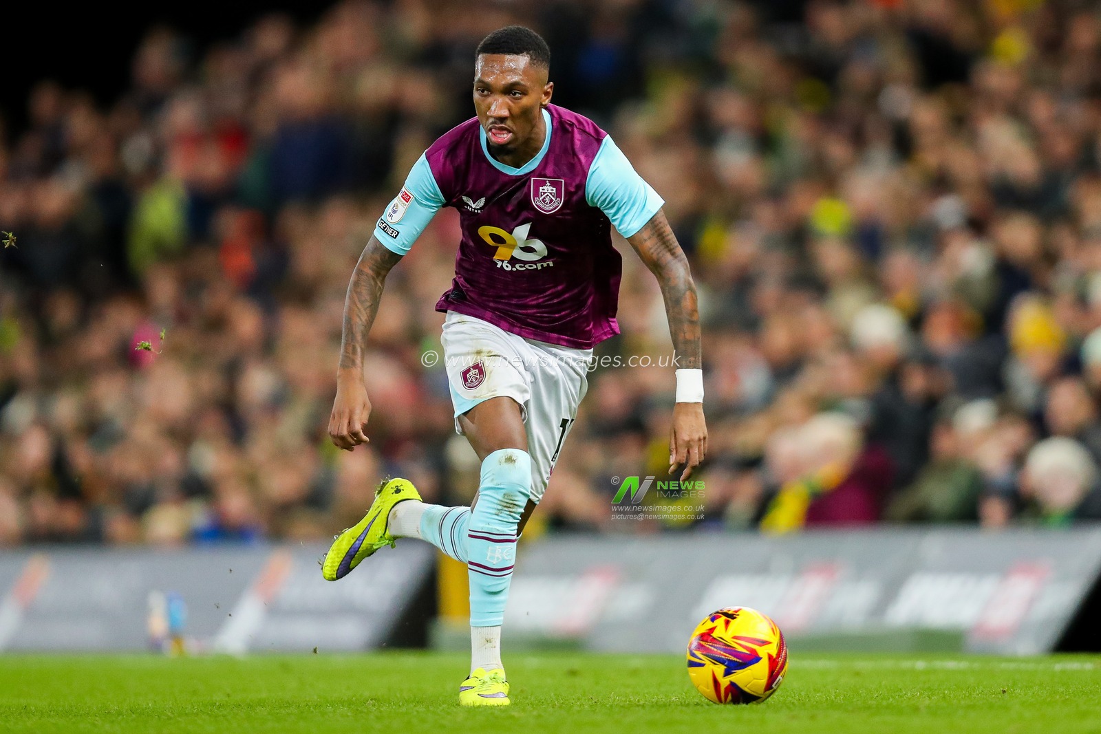 Jaidon Anthony of Burnley runs with the ball during the Sky Bet Championship match Norwich City vs Burnley at Carrow Road, Norwich, United Kingdom, 15th December 2024

(Photo by Izzy Poles/News Images)