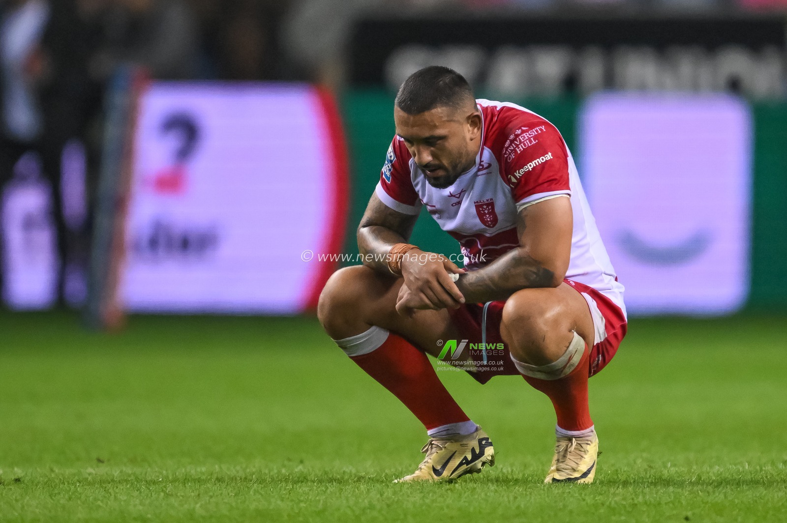 Elliot Minchella of Hull KR is dejected at the end of the Betfred Super League Round 25 match Wigan Warriors vs Hull KR at The Brick Community Stadium, Wigan, United Kingdom, 6th September 2024

(Photo by Craig Thomas/News Images)