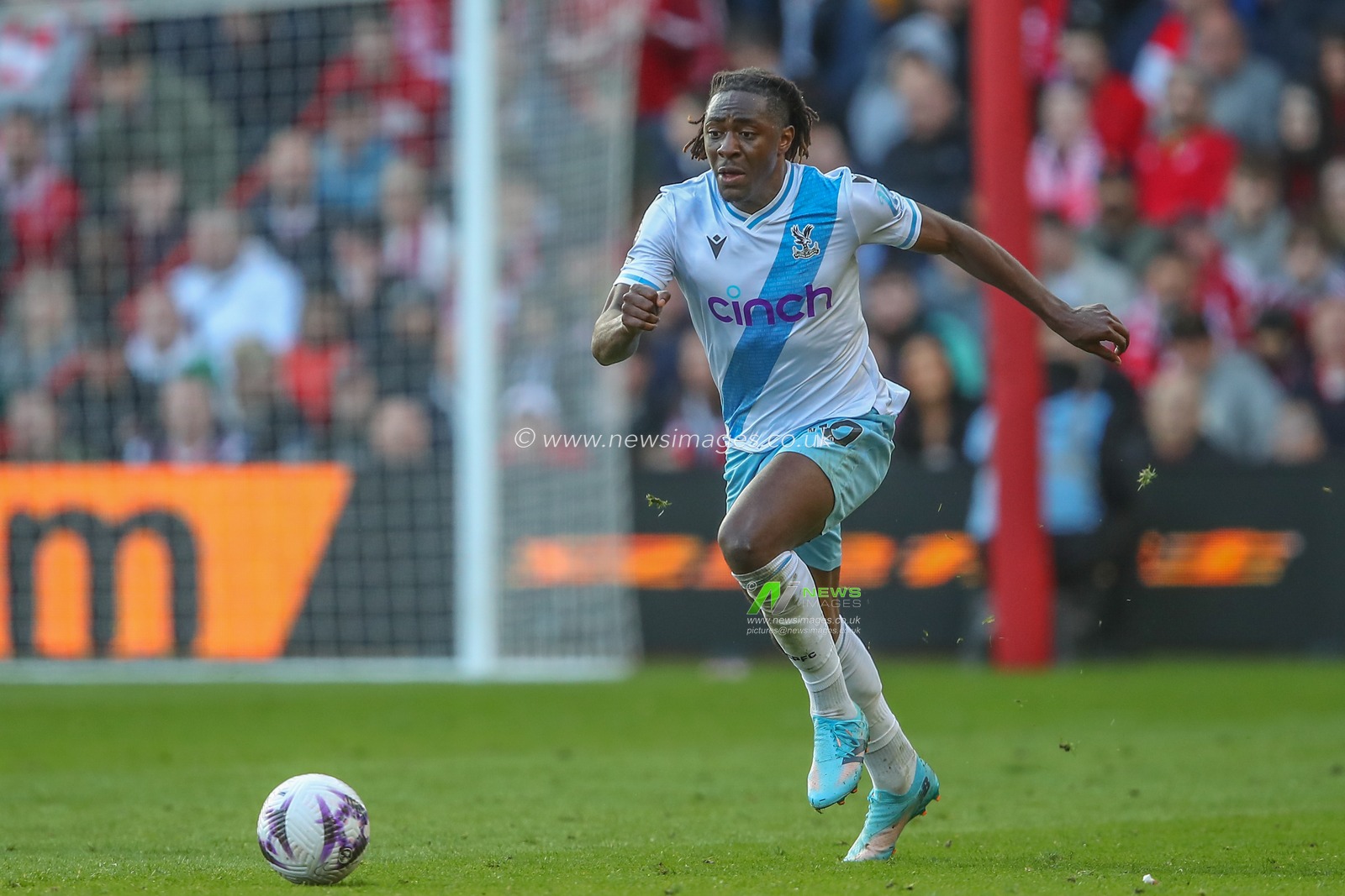 Eberechi Eze of Crystal Palace breaks with the ball during the Premier League match Nottingham Forest vs Crystal Palace at City Ground, Nottingham, United Kingdom, 30th March 2024

(Photo by Gareth Evans/News Images)