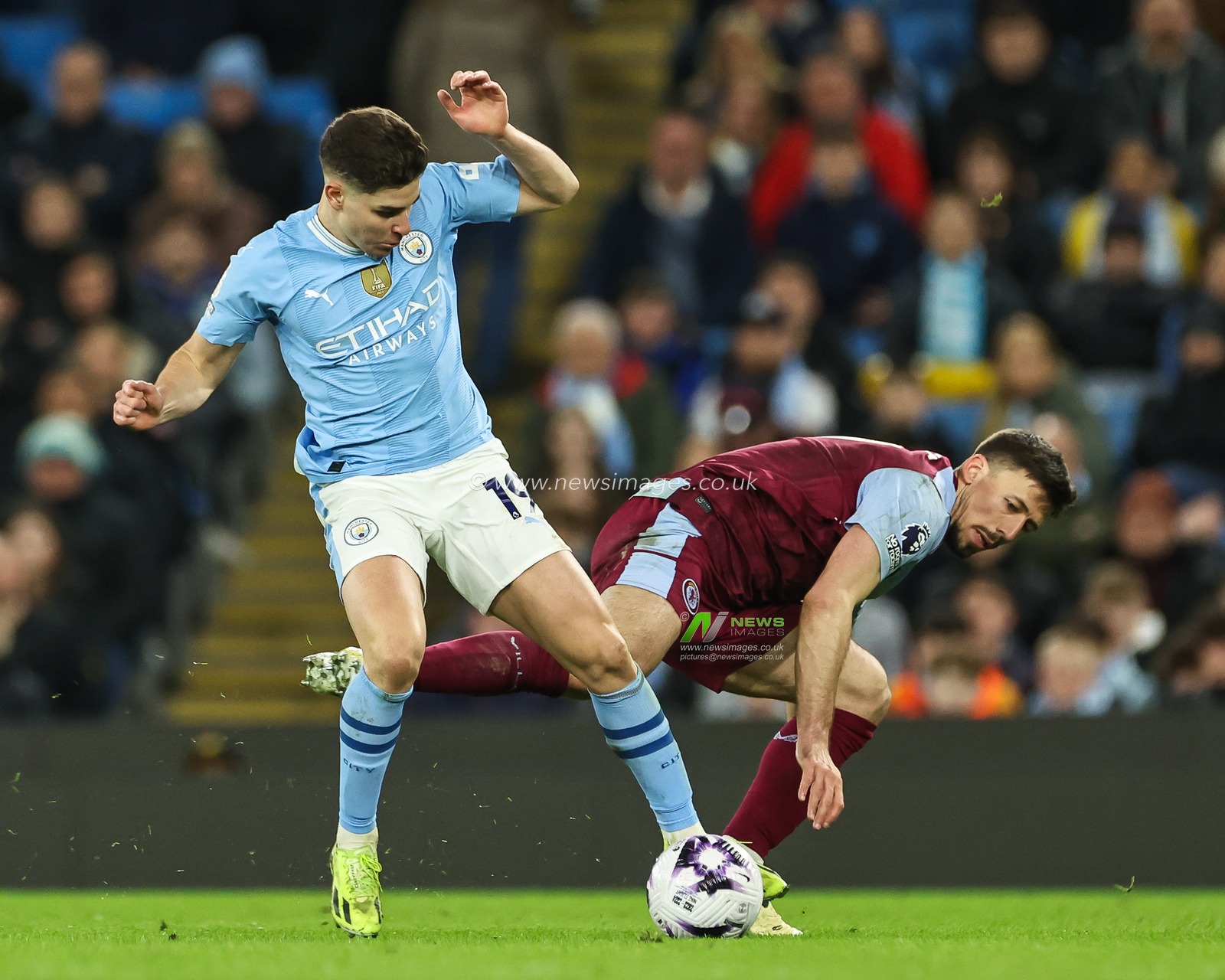 JuliÃ¡n Ãlvarez of Manchester City and ClÃ©ment Lenglet of Aston Villa battle for the ball during the Premier League match Manchester City vs Aston Villa at Etihad Stadium, Manchester, United Kingdom, 3rd April 2024

(Photo by Mark Cosgrove/News Images)