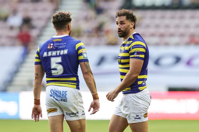 Matty Ashton of Warrington Wolves speaks with Toby King of Warrington Wolves during the Betfred Super League round 18 match Wigan Warriors vs Warrington Wolves at The Brick Community Stadium, Wigan, United Kingdom on 10 July 2026

(Photo by Mark Cosgrove/News Images)