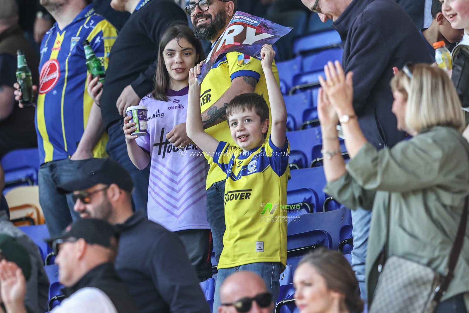 Warrington fans celebrate their teams try during the Betfred Challenge Cup Quarter Final match Warrington Wolves vs St Helens at Halliwell Jones Stadium, Warrington, United Kingdom, 6th April 2025

(Photo by Alfie Cosgrove/News Images)