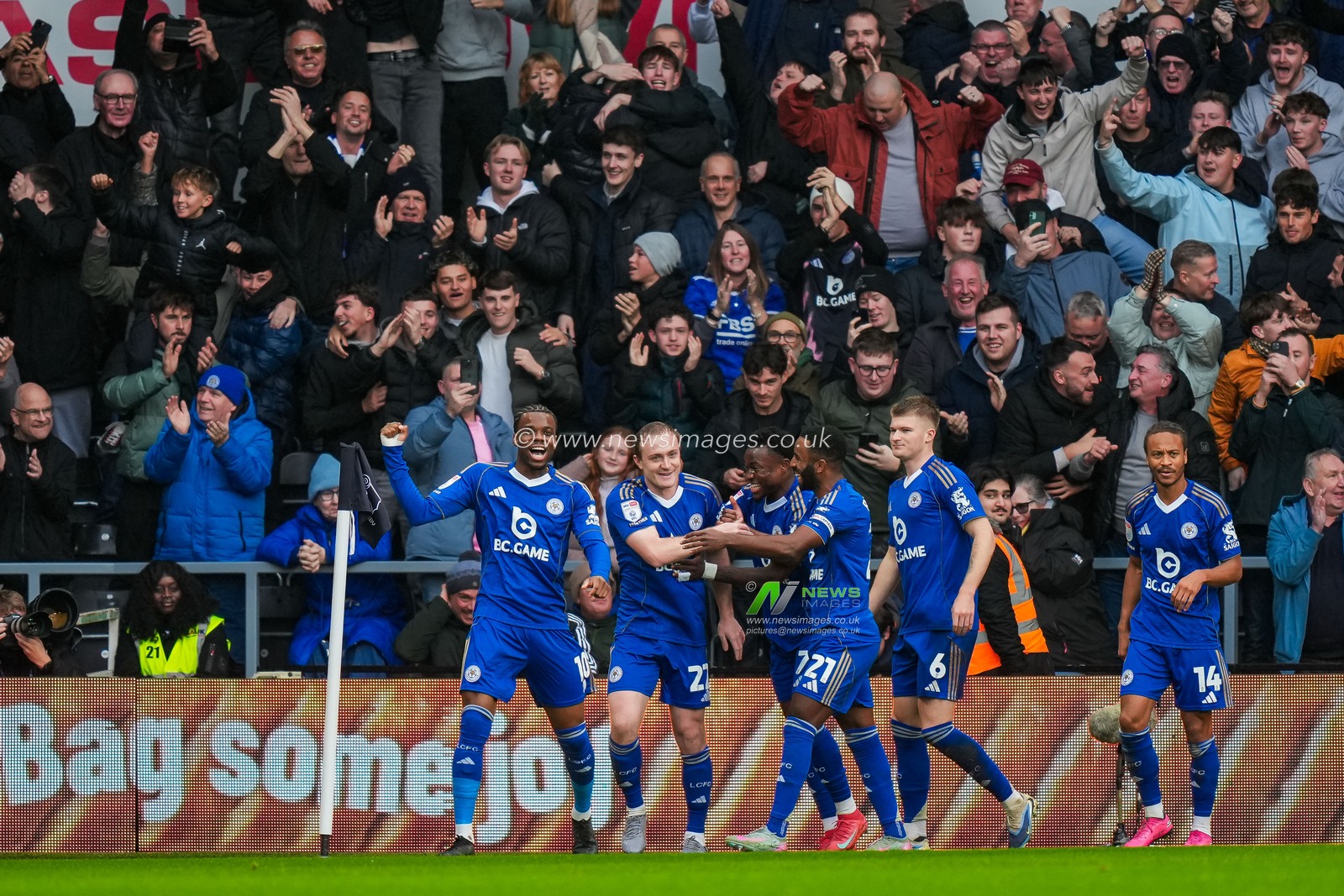 Leicester City celebrate socring the second goal to make it 0-2 as their fans are elated in the background during the Sky Bet Championship match Derby County vs Leicester City at Pride Park Stadium, Derby, United Kingdom, 6th December 2025

(Photo by Maynard Manyowa/News Images)

*** GER AUT SUI OUT ***