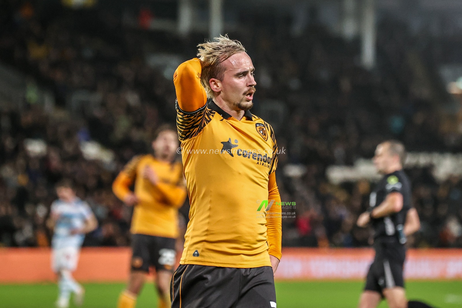 Liam Millar of Hull City reacts to a missed shot on goal during the Sky Bet Championship match Hull City vs Wrexham at MKM Stadium, Hull, United Kingdom, 10th December 2025

(Photo by Alfie Cosgrove/News Images)

*** GER AUT SUI OUT ***