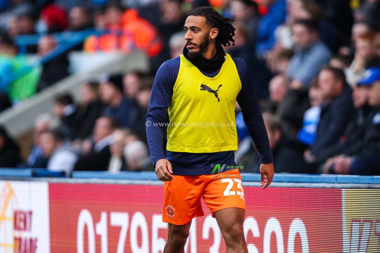 Dom Thompson of Blackpool warms up during the Emirates FA Cup First Round match Gillingham vs Blackpool at MEMS Priestfield Stadium, Gillingham, United Kingdom, 2nd November 2024

(Photo by Izzy Poles/News Images)