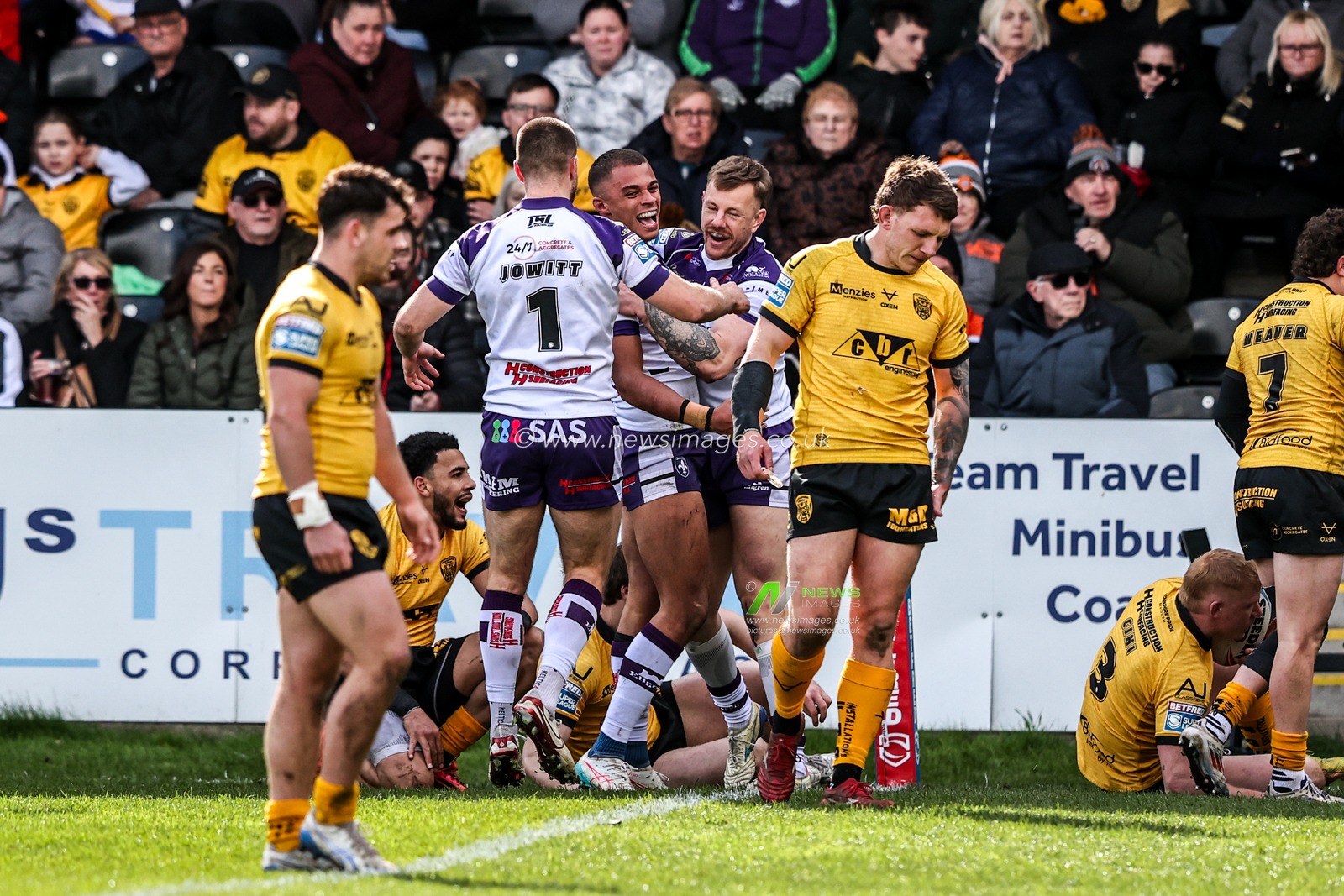 Corey Hall of Wakefield Trinity celebrates his try during the Betfred Super League round 7 match Castleford Tigers vs Wakefield Trinity at OneBore Stadium, Castleford, Untied Kingdom on 05 April 2026

(Photo by Alfie Cosgrove/News Images)