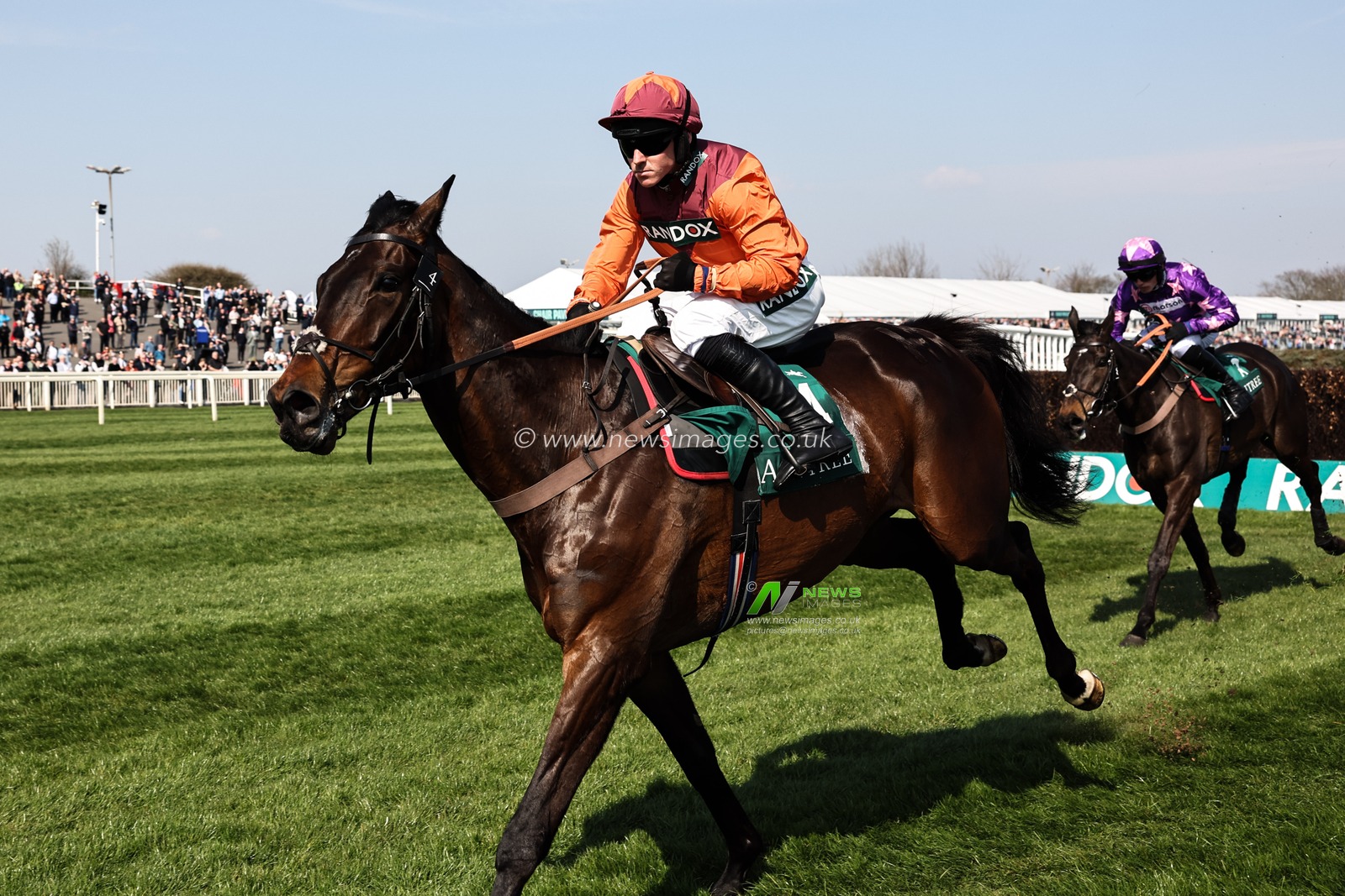 Gidleigh Park ridden by Bryan Carver in the EBC Group Manifesto Novices' Chase during the Randox Grand National 2025 Day 1 Opening Day at Aintree Racecourse, Liverpool, United Kingdom, 3rd April 2025

(Photo by Mark Cosgrove/News Images)