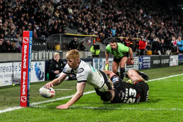 Harvey Barron of Hull FC goes over for a try during the Betfred Super League round 1 match Hull FC vs Bradford Bulls at MKM Stadium, Hull, United Kingdom on 14 February 2026

(Photo by Alfie Cosgrove/News Images)