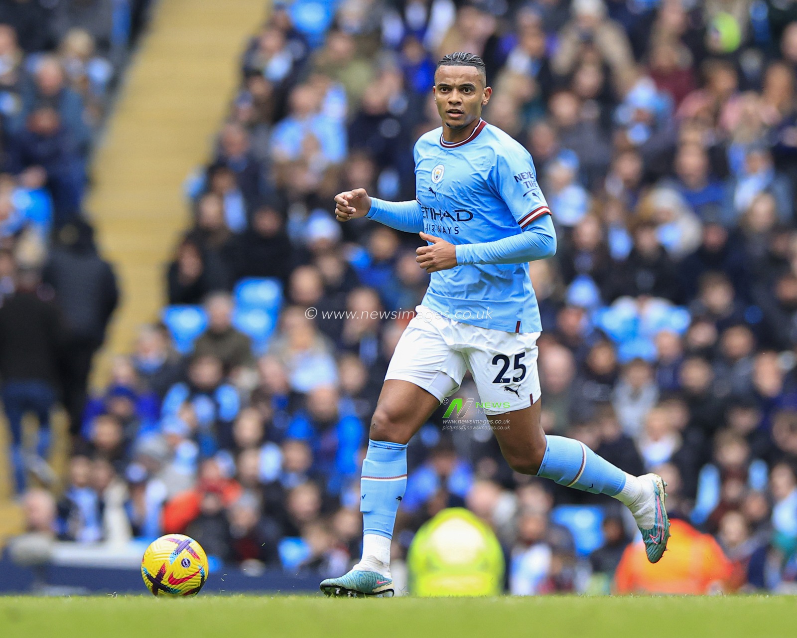 Manuel Akanji #25 of Manchester City runs with the ball during the Premier League match Manchester City vs Newcastle United at Etihad Stadium, Manchester, United Kingdom, 4th March 2023

(Photo by Conor Molloy/News Images)