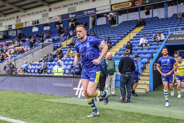 Ben Currie of Warrington Wolves leads his team out for the warmups during the Betfred Super League Round 12 match Warrington Wolves vs Hull KR at Halliwell Jones Stadium, Warrington, United Kingdom, 23rd May 2025

(Photo by Alfie Cosgrove/News Images)