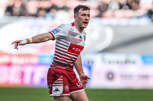 Harry Smith of Wigan Warriors gives team mates instructions during the Betfred Super League round 6 match Wigan Warriors vs Huddersfield Giants at The Brick Community Stadium, Wigan, United Kingdom on 28 March 2026

(Photo by Alfie Cosgrove/News Images)
