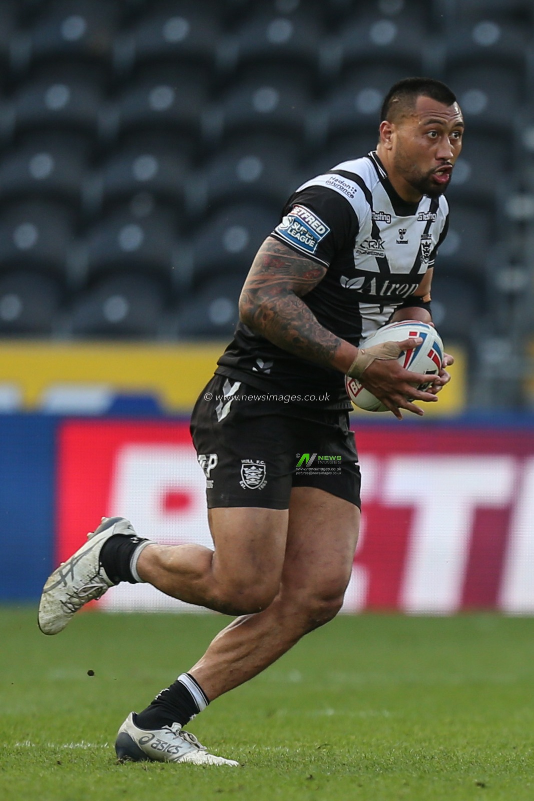 Ligi Sao #8 of Hull FC in action during the game