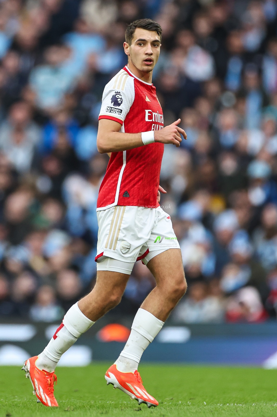 Jakub Kiwior of Arsenal during the Premier League match Manchester City vs Arsenal at Etihad Stadium, Manchester, United Kingdom, 31st March 2024

(Photo by Mark Cosgrove/News Images)