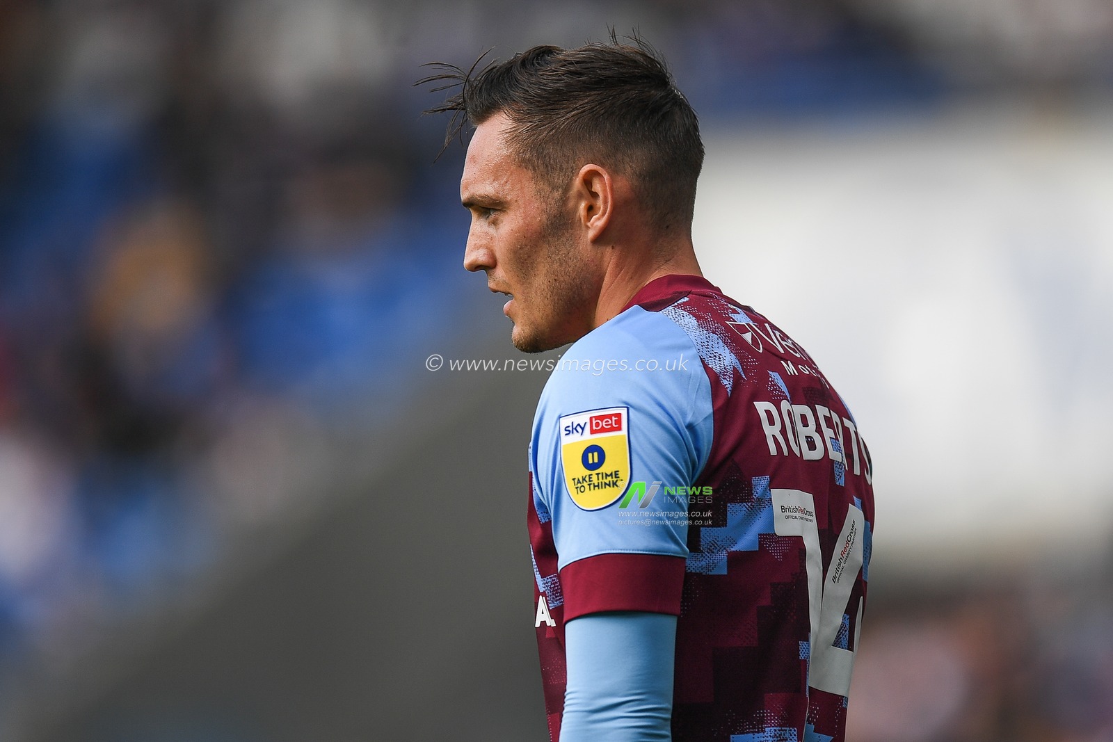 Connor Roberts #14 of Burnley during the Sky Bet Championship match Cardiff City vs Burnley at Cardiff City Stadium, Cardiff, United Kingdom, 1st October 2022

(Photo by Mike Jones/News Images)