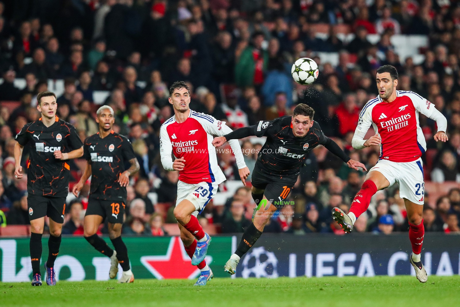 Heorhiy Sudakov of Shakhtar Donetsk is put under pressure by Mikel Merino of Arsenal during the UEFA Champions League, League Stage Arsenal vs FC Shakhtar Donetsk at Emirates Stadium, London, United Kingdom, 22nd October 2024

(Photo by Izzy Poles/News Images)