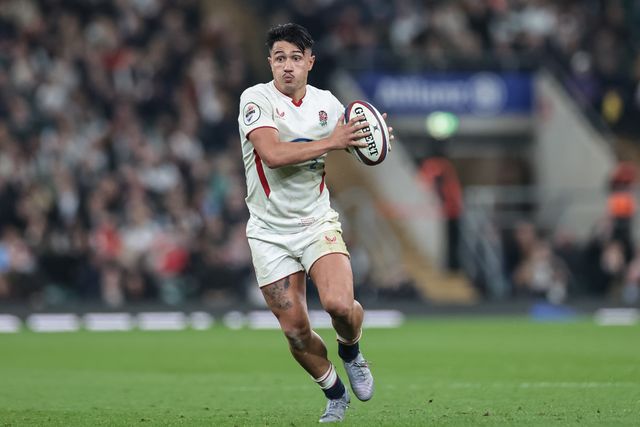 Marcus Smith of England with the ball during the Quilter Nations Series 2025 match England vs Fiji at Allianz Stadium, Twickenham, United Kingdom, 8th November 2025

(Photo by Mark Cosgrove/News Images)

*** GER AUT SUI OUT ***
