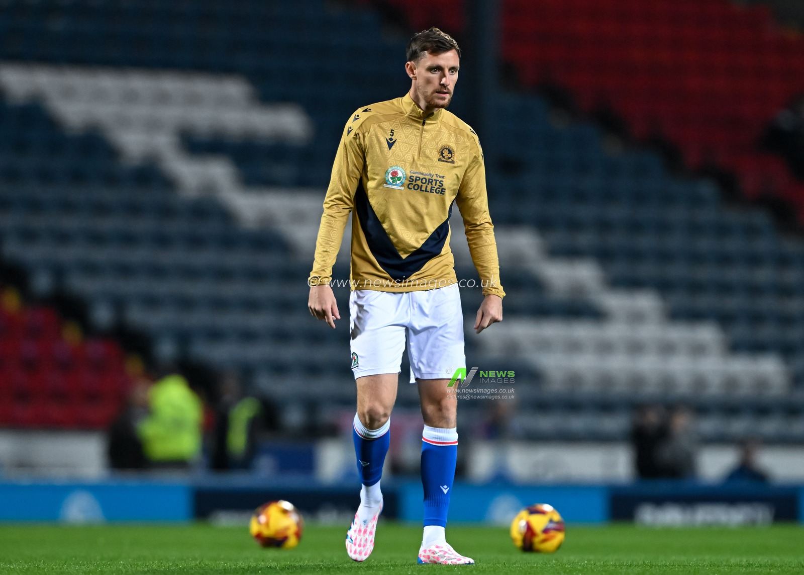 Dominic Hyam of Blackburn Rovers warms up ahead of the Sky Bet Championship match Blackburn Rovers vs Stoke City at Ewood Park, Blackburn, United Kingdom, 6th November 2024

(Photo by Cody Froggatt/News Images)