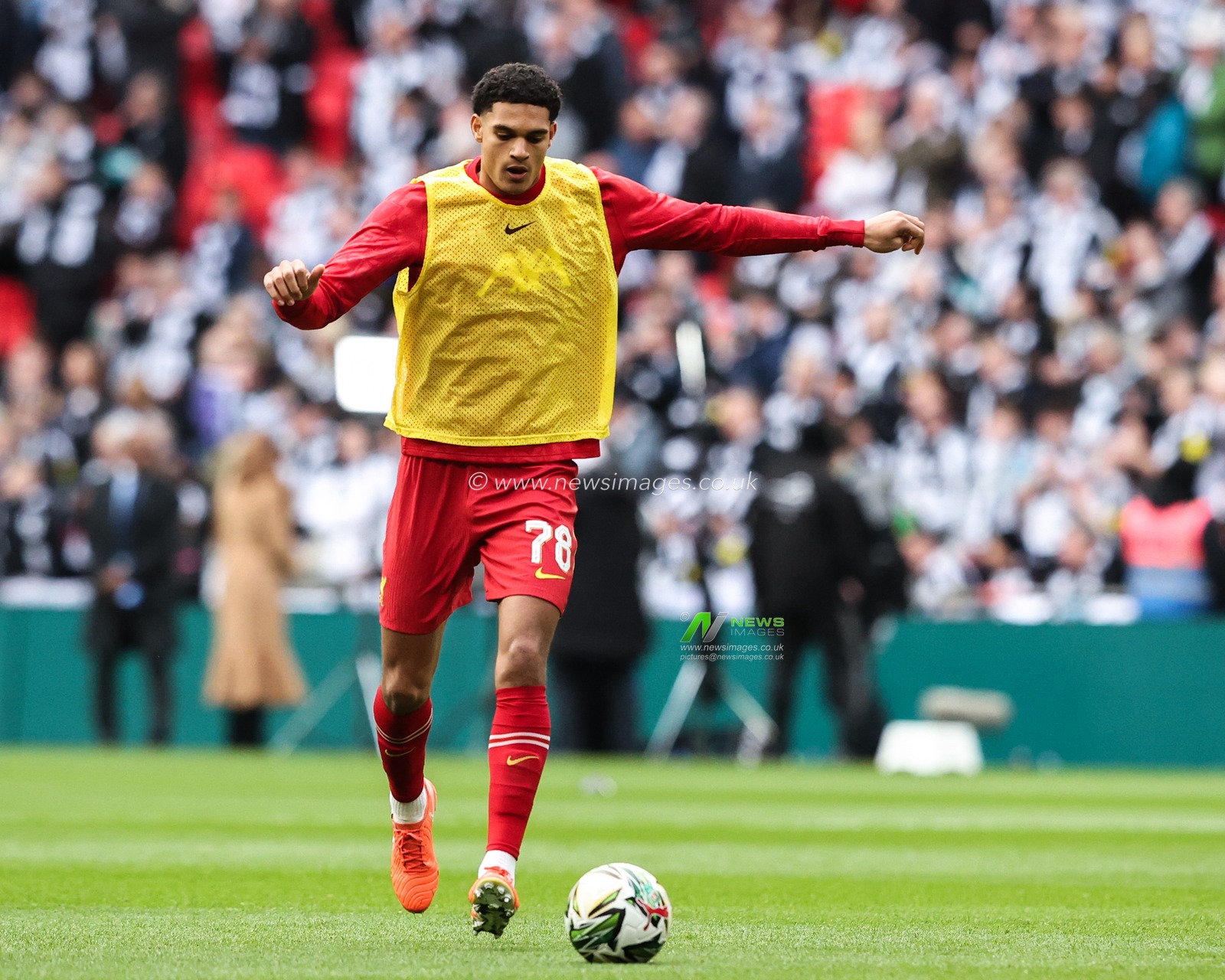 Jarell Quansah of Liverpool during the pre-game warm up ahead of the Carabao Cup Final match Liverpool vs Newcastle United at Wembley Stadium , London, United Kingdom, 16th March 2025

(Photo by Alfie Cosgrove/News Images)