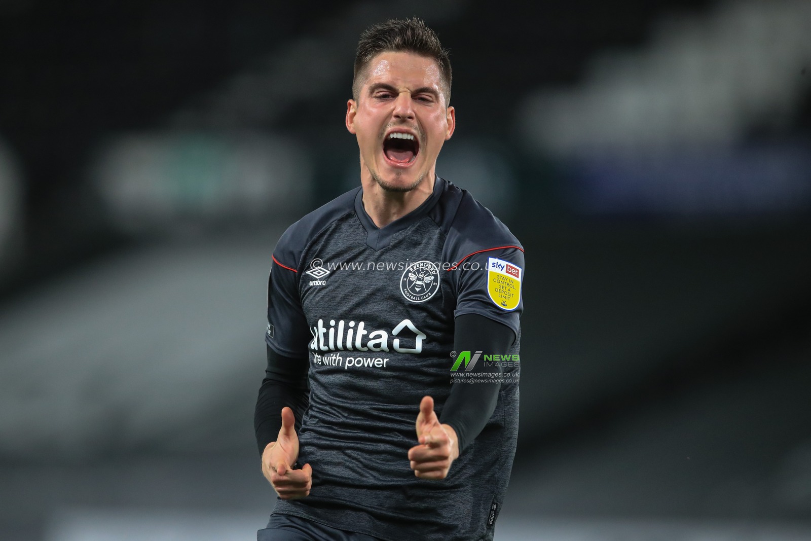 Sergi Canos #7 of Brentford celebrates his goal to make it 0-2