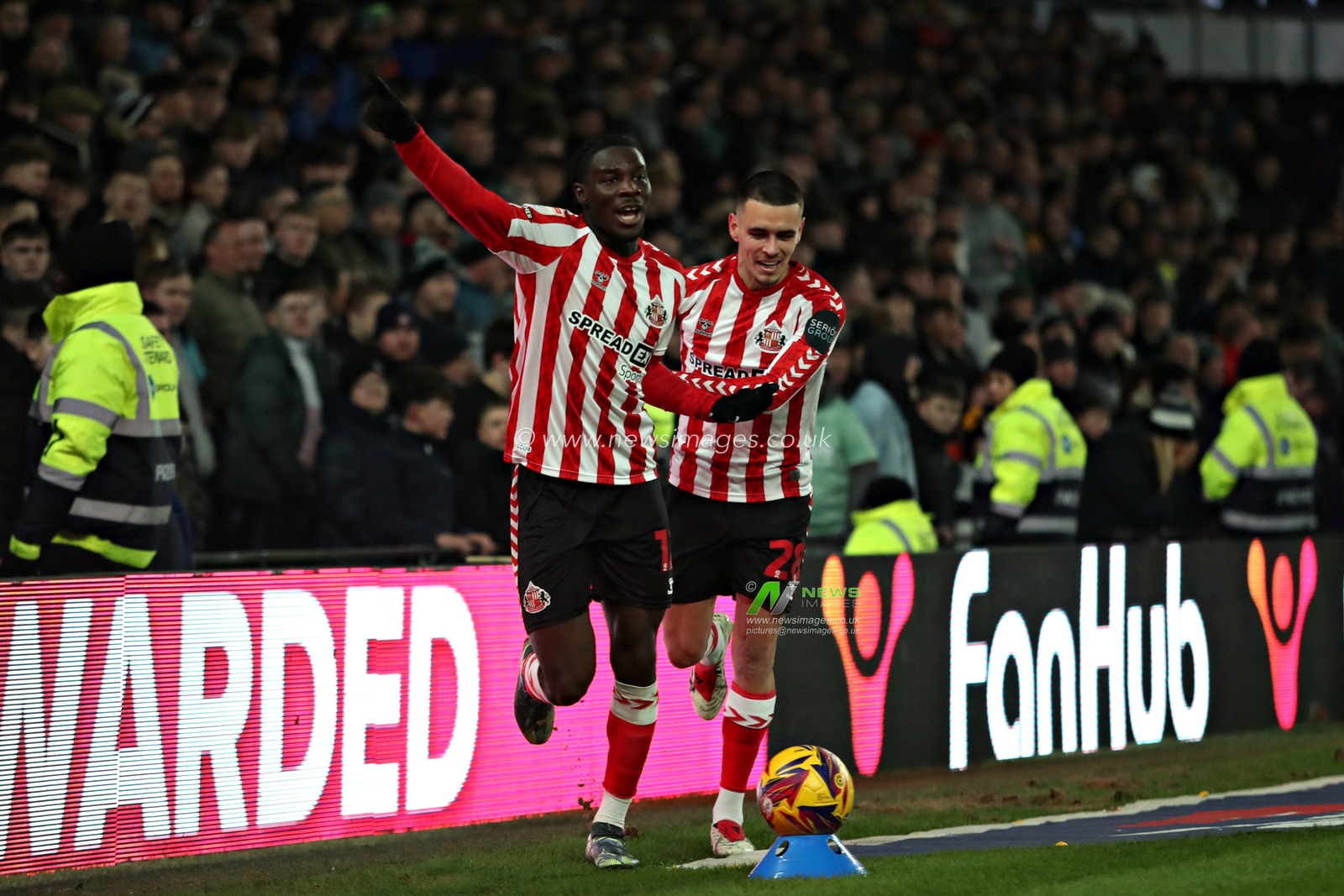 Eliezer Mayenda of Sunderland celebrates his goal during during the Sky Bet Championship match Derby County vs Sunderland at Pride Park Stadium, Derby, United Kingdom, 21st January 2025

(Photo by Sam Eaden/News Images) 