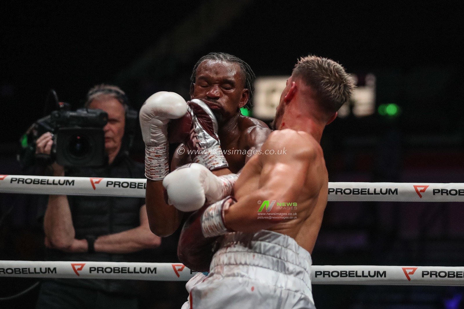 Levi Kinsiona lands a right uppercut in the Levi Kinsiona vs Alin Florin Ciorceri fight at the Sunny Edwards vs Felix Alvarado card at Utilita Arena, Sheffield, United Kingdom, 11th November 2022

(Photo by Gareth Evans/News Images)