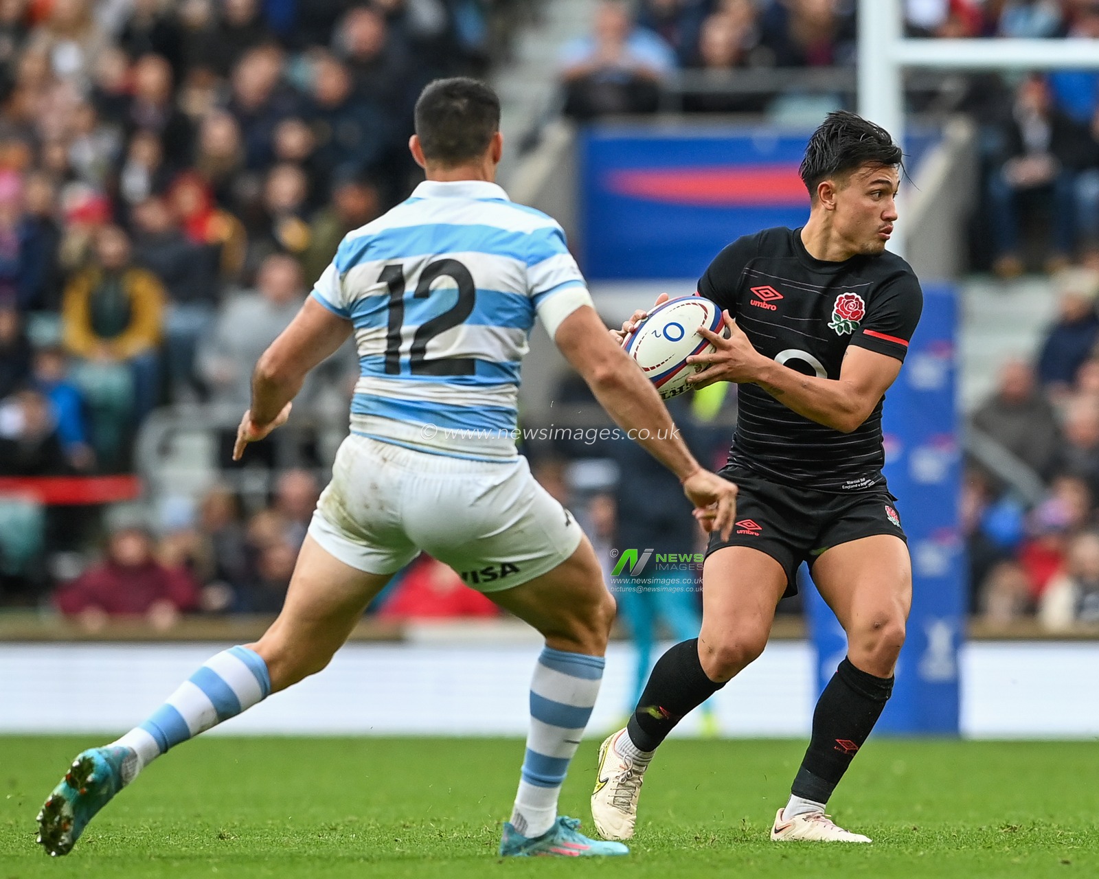 Marcus Smith of England in action during the Autumn international match England vs Argentina at Twickenham Stadium, Twickenham, United Kingdom, 6th November 2022

(Photo by Craig Thomas/News Images)