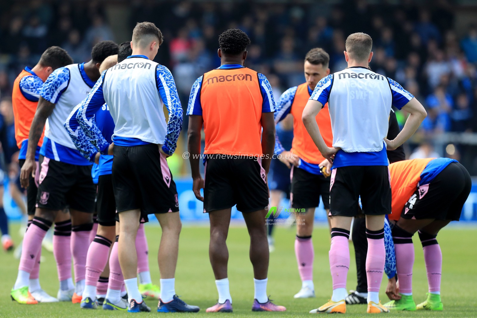 Sheffield Wednesday players huddle prior to kick off.