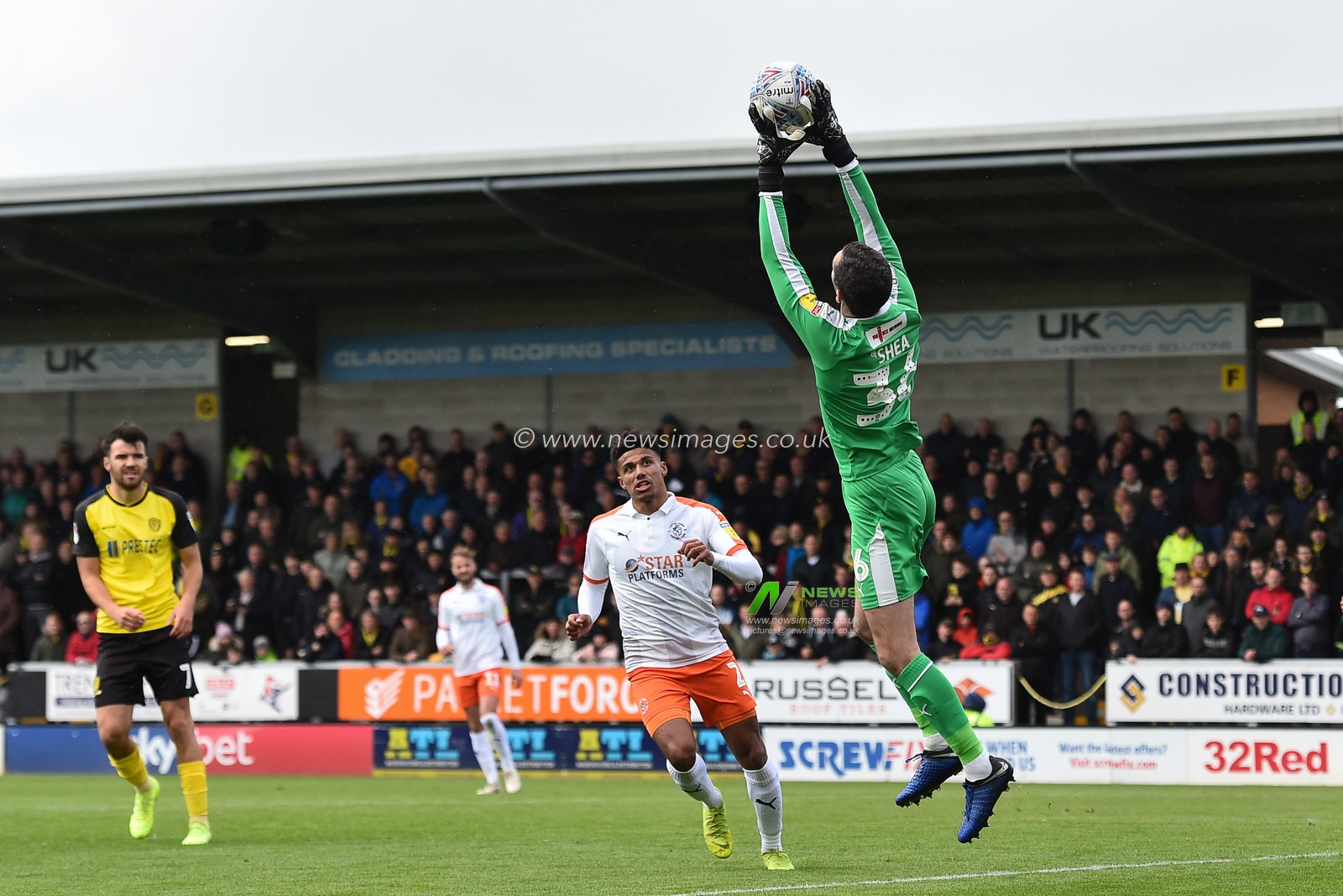 27th April 2019, Pirelli Stadium, Burton upon Trent, England; Sky Bet League One, Burton Albion vs Luton Town ; James Shea (36) of Luton Town makes a save


Credit: Jon Hobley/News Images

English Football League images are subject to DataCo Licence
