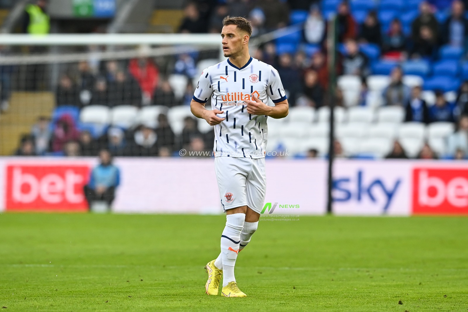 Jerry Yates #9 of Blackpool during the Sky Bet Championship match Cardiff City vs Blackpool at Cardiff City Stadium, Cardiff, United Kingdom, 17th December 2022

(Photo by Craig Thomas/News Images)