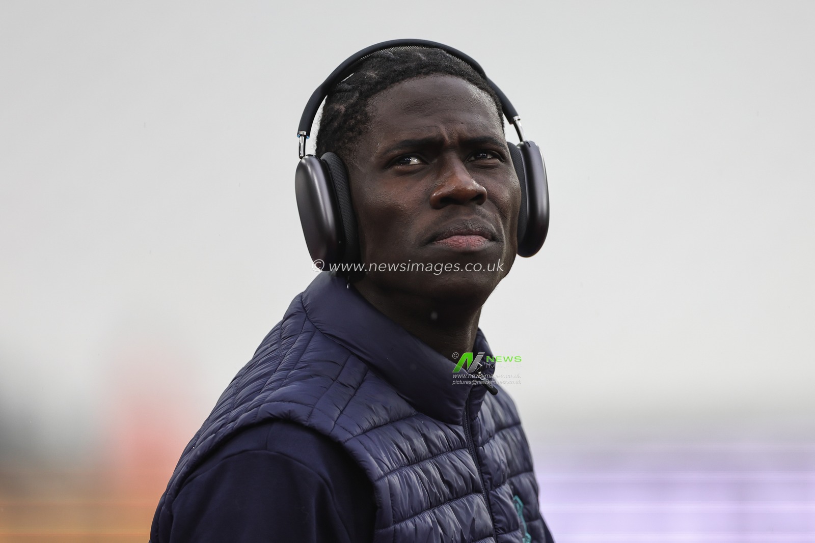 Amadou Onana #8 of Everton arrives during the Premier League match West Ham United vs Everton at London Stadium, London, United Kingdom, 29th October 2023

(Photo by Mark Cosgrove/News Images)
