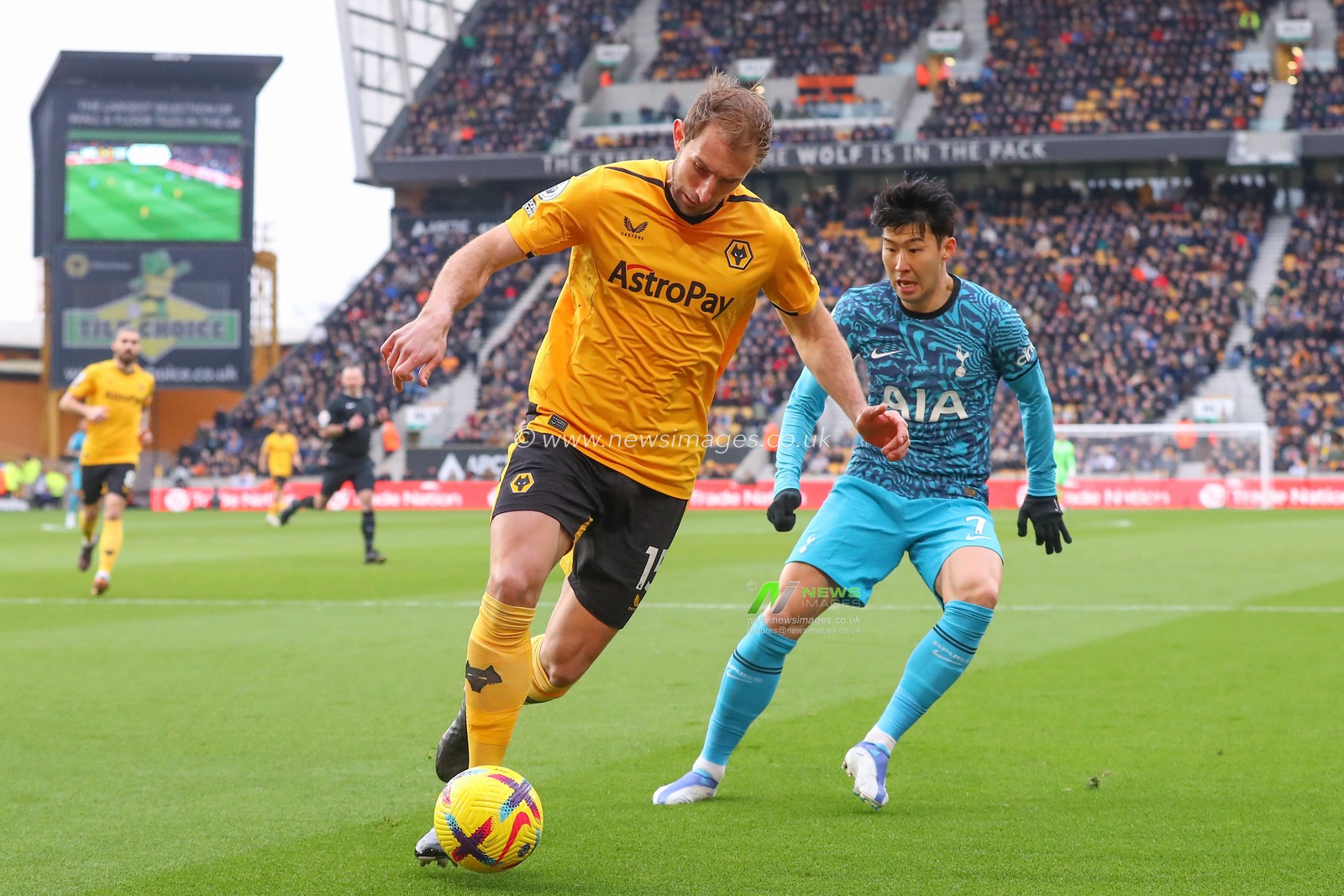 Craig Dawson #15 of Wolverhampton Wanderers controls the ball whilst getting pressured by Son Heung-Min #7 of Tottenham Hotspur during the Premier League match Wolverhampton Wanderers vs Tottenham Hotspur at Molineux, Wolverhampton, United Kingdom, 4th March 2023

(Photo by Gareth Evans/News Images)