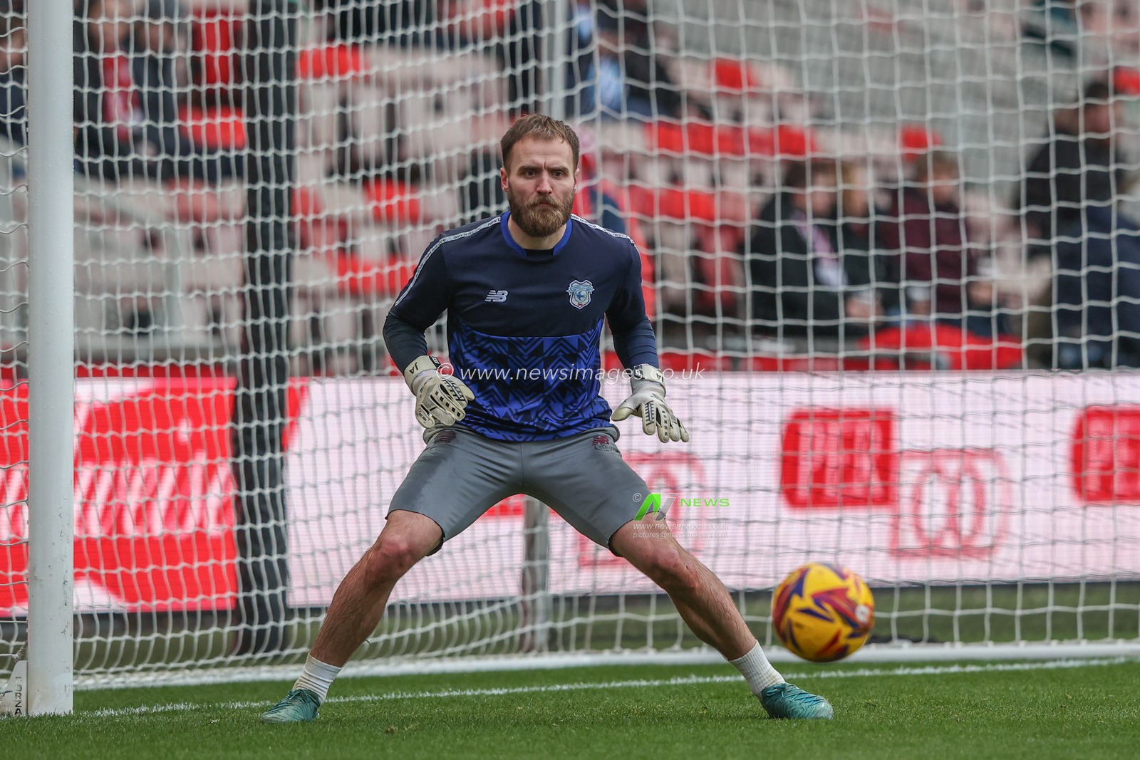 Jak Alnwick of Cardiff City in the pregame warmup session during the Sky Bet Championship match Middlesbrough vs Cardiff City at Riverside Stadium, Middlesbrough, United Kingdom, 4th January 2025

(Photo by Alfie Cosgrove/News Images)