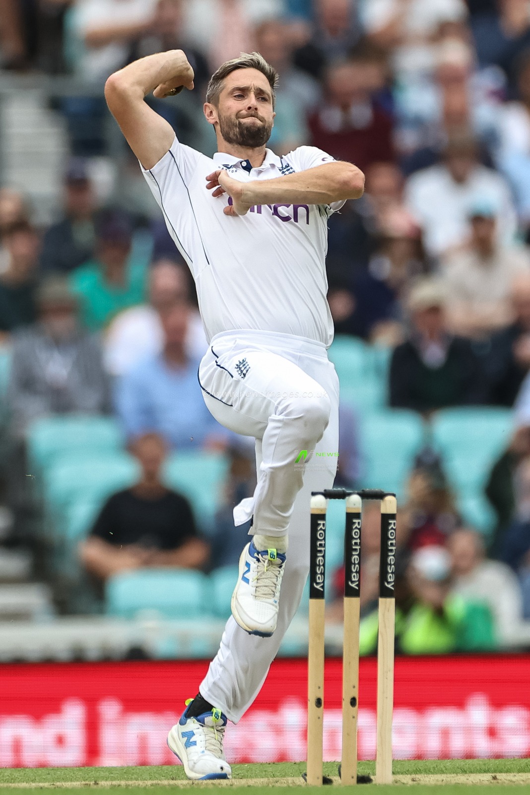 Chris Woakes of England delivers the ball during the 3rd Rothesay Test Match Day Two England v Sri Lanka at The Kia Oval, London, United Kingdom, 7th September 2024

(Photo by Mark Cosgrove/News Images)