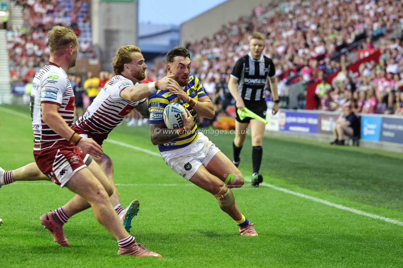 Matty Ashton of Warrington Wolves goes over for a try during the Betfred Super League round 18 match Wigan Warriors vs Warrington Wolves at The Brick Community Stadium, Wigan, United Kingdom on 10 July 2026

(Photo by Mark Cosgrove/News Images)