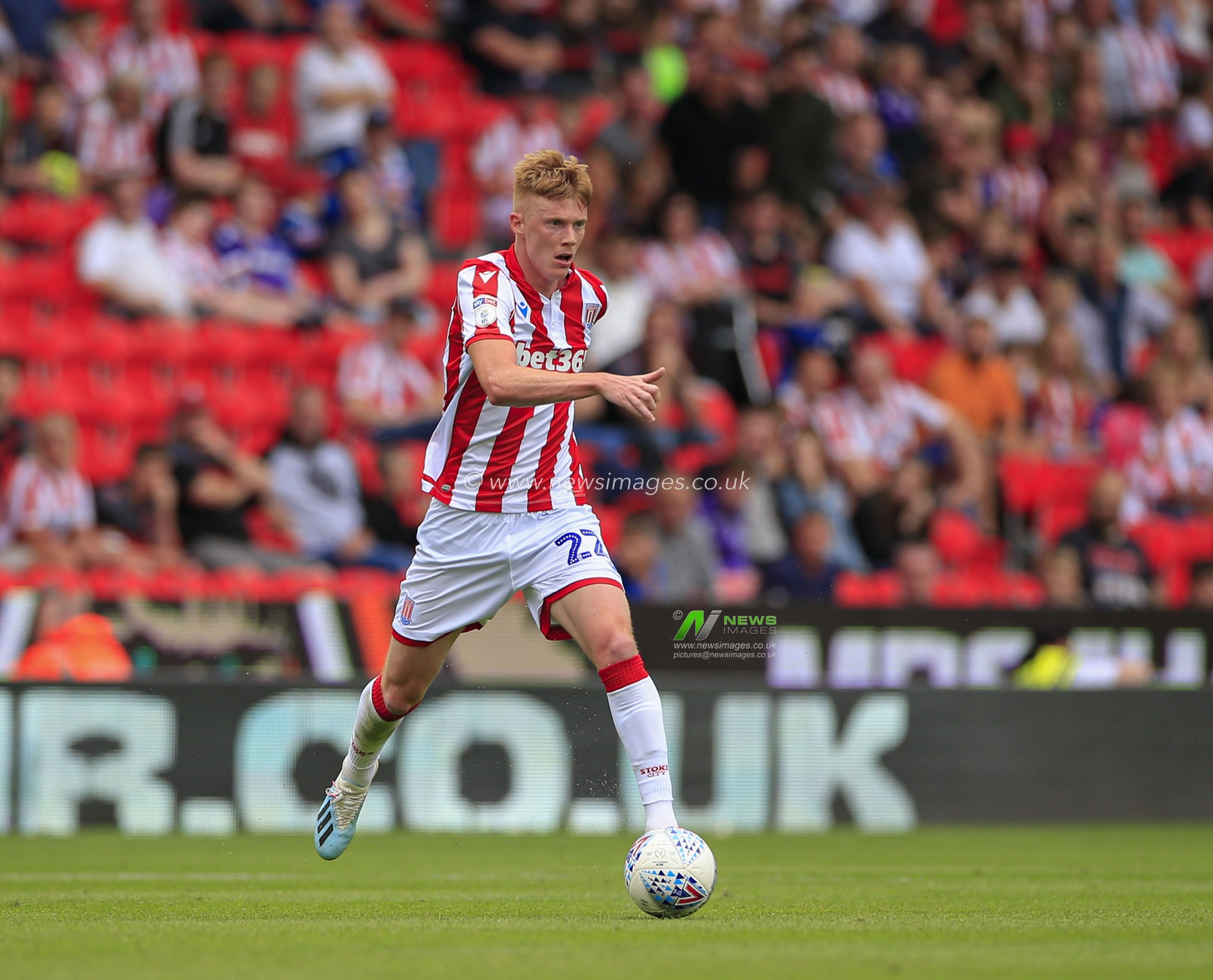 3rd August 2019, Bet365 Stadium, Stoke-on-Trent, England; Sky Bet Championship, Stoke City v Queens Park Rangers ; Sam Clucas (22) of Stoke City runs with the ball

Credit: Conor Molloy/News Images

English Football League images are subject to DataCo Licence