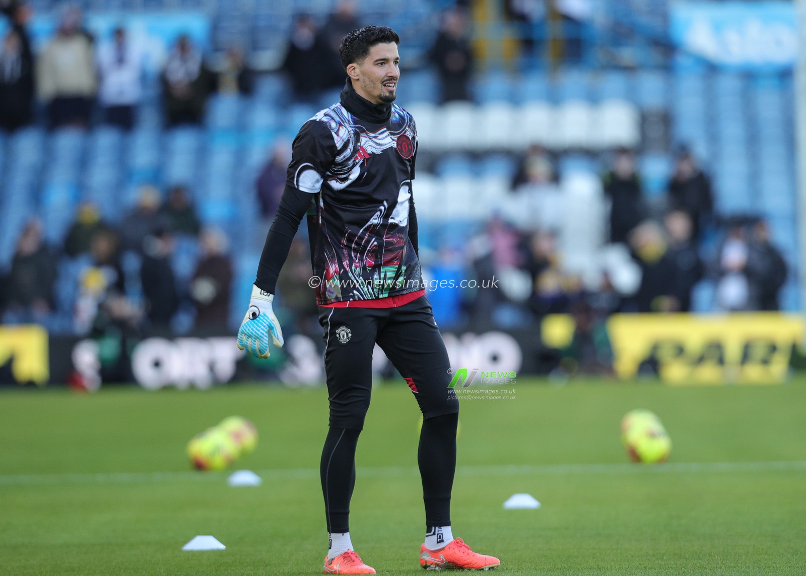 Manchester United goalkeeper Altay Bayındır in the pregame warmup session during the Premier League match Leeds United vs Manchester United at Elland Road, Leeds, United Kingdom, 4th January 2026

(Photo by Richard Bierton/News Images)

*** GER AUT SUI OUT ***
