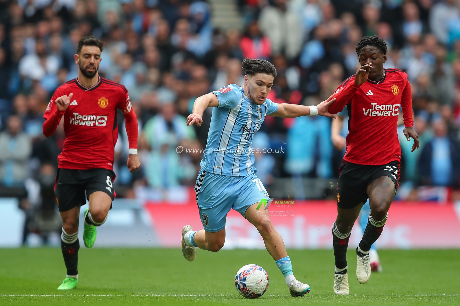 Callum O'Hare of Coventry City holds off Kobbie Mainoo of Manchester United, during the Emirates FA Cup Semi-Final match Coventry City vs Manchester United at Wembley Stadium, London, United Kingdom, 21st April 2024

(Photo by Gareth Evans/News Images)