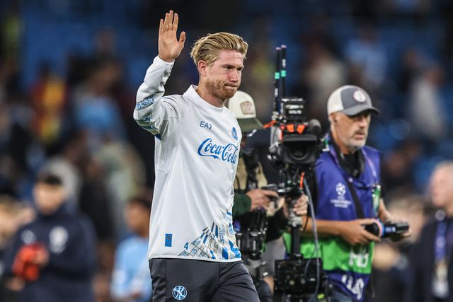 Kevin De Bruyne of Napoli applauds the City fans after the game during the UEFA Champions League 2025/26 Phase MD1 Manchester City vs Napoli League at The City of Manchester Stadium, Manchester, United Kingdom, 18th September 2025

(Photo by Alfie Cosgrove/News Images)