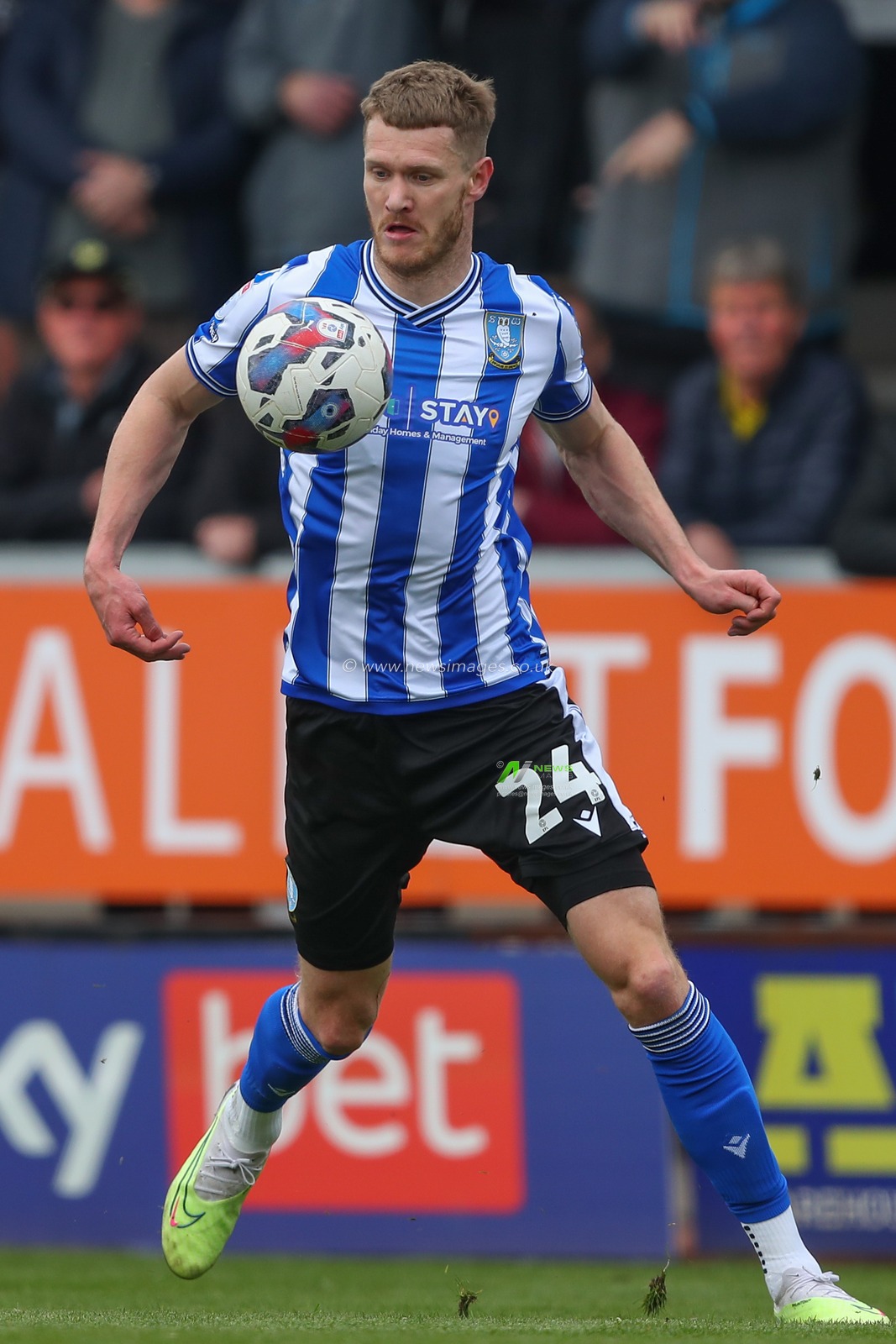 Michael Smith #24 of Sheffield Wednesday controls the ball during the Sky Bet League 1 match Burton Albion vs Sheffield Wednesday at Pirelli Stadium, Burton upon Trent, United Kingdom, 15th April 2023

(Photo by Gareth Evans/News Images)