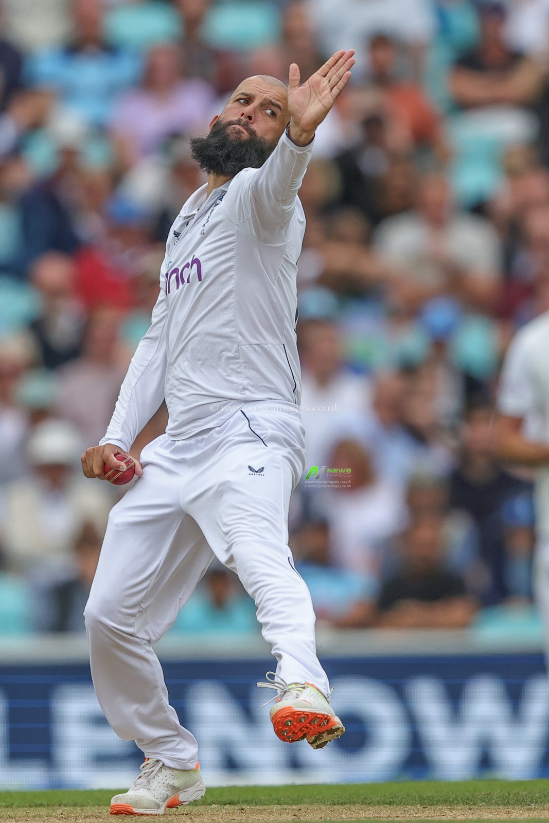 Moeen Ali of England delivers his first ball during the LV= Insurance Ashes Fifth Test Series Day Five England v Australia at The Kia Oval, London, United Kingdom, 31st July 2023

(Photo by Mark Cosgrove/News Images)