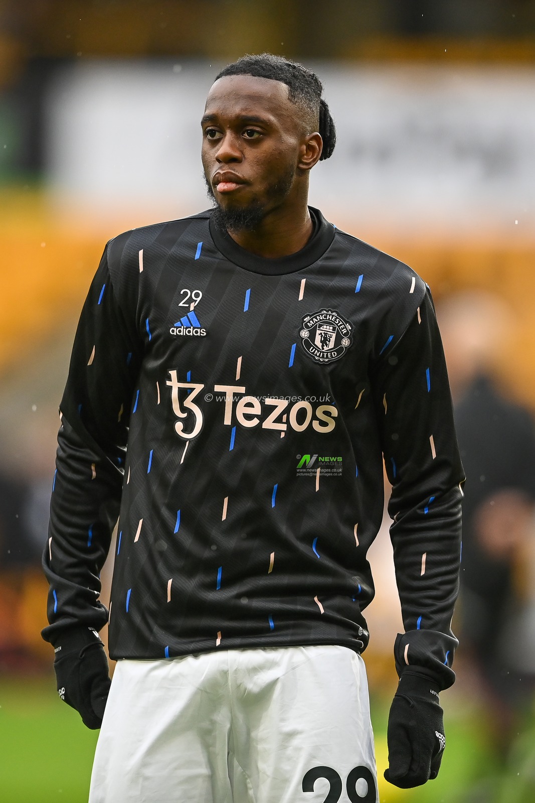 Aaron Wan-Bissaka #29 of Manchester United during the pre-game warmup ahead of the Premier League match Wolverhampton Wanderers vs Manchester United at Molineux, Wolverhampton, United Kingdom, 31st December 2022

(Photo by Craig Thomas/News Images)