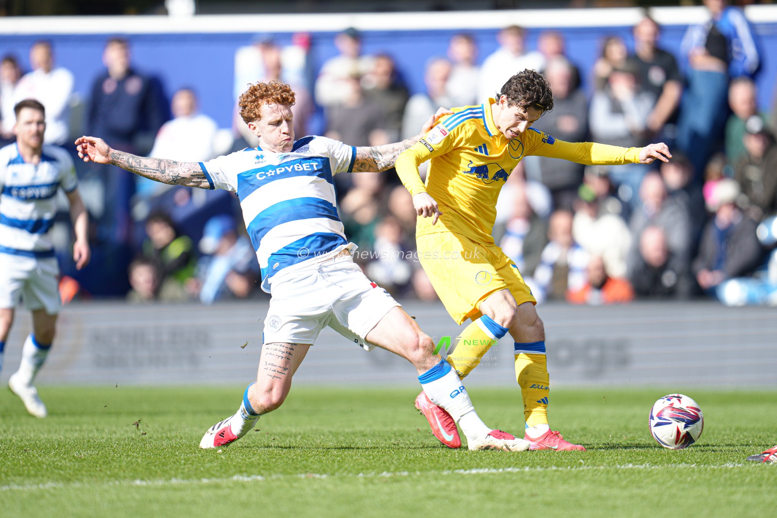 Jack Colback of Queens Park Rangers stops Brenden Aaronson of Leeds United getting his shot off during the Sky Bet Championship match Queens Park Rangers vs Leeds United at Kiyan Prince Foundation Stadium, London, United Kingdom, 15th March 2025

(Photo by Harvey Murphy/News Images)