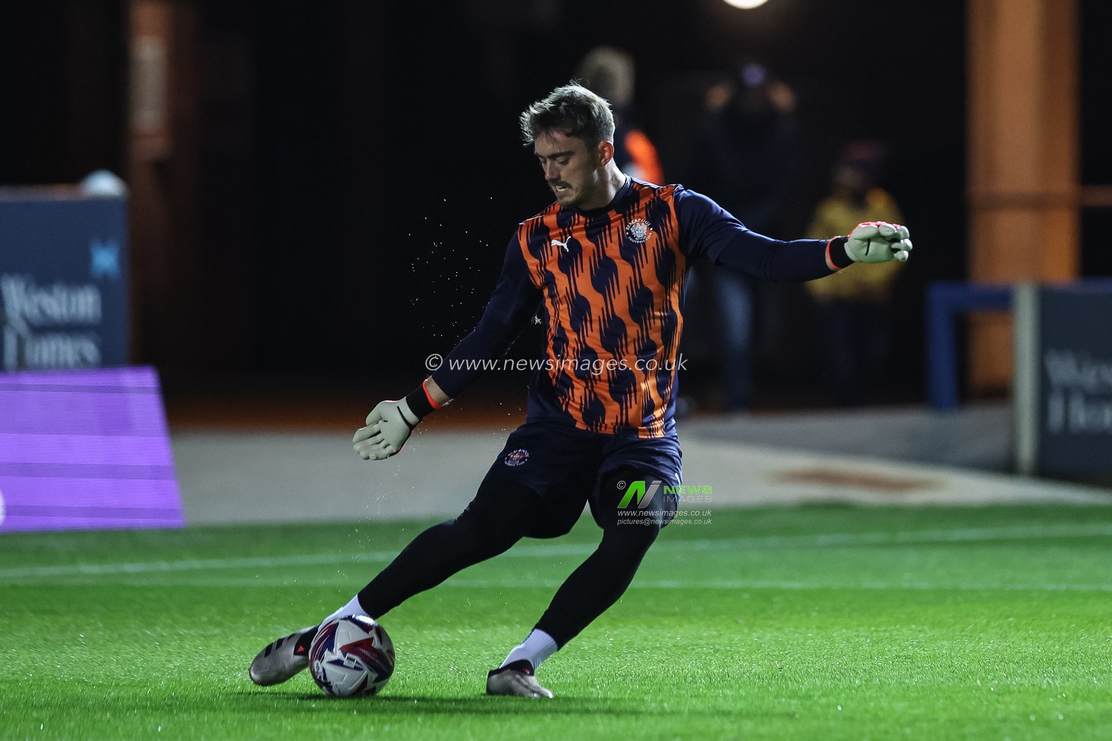 Harry Tyrer of Blackpool in the pregame warmup session during the Sky Bet League 1 match Peterborough United vs Blackpool at Weston Homes Stadium, Peterborough, United Kingdom, 22nd October 2024

(Photo by Mark Cosgrove/News Images)
