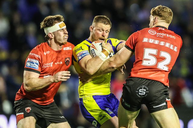 Luke Yates of Warrington Wolves is tackled during the Betfred Super League Round 24 match Warrington Wolves vs Salford Red Devils at Halliwell Jones Stadium, Warrington, United Kingdom, 29th August 2025

(Photo by Alfie Cosgrove/News Images)