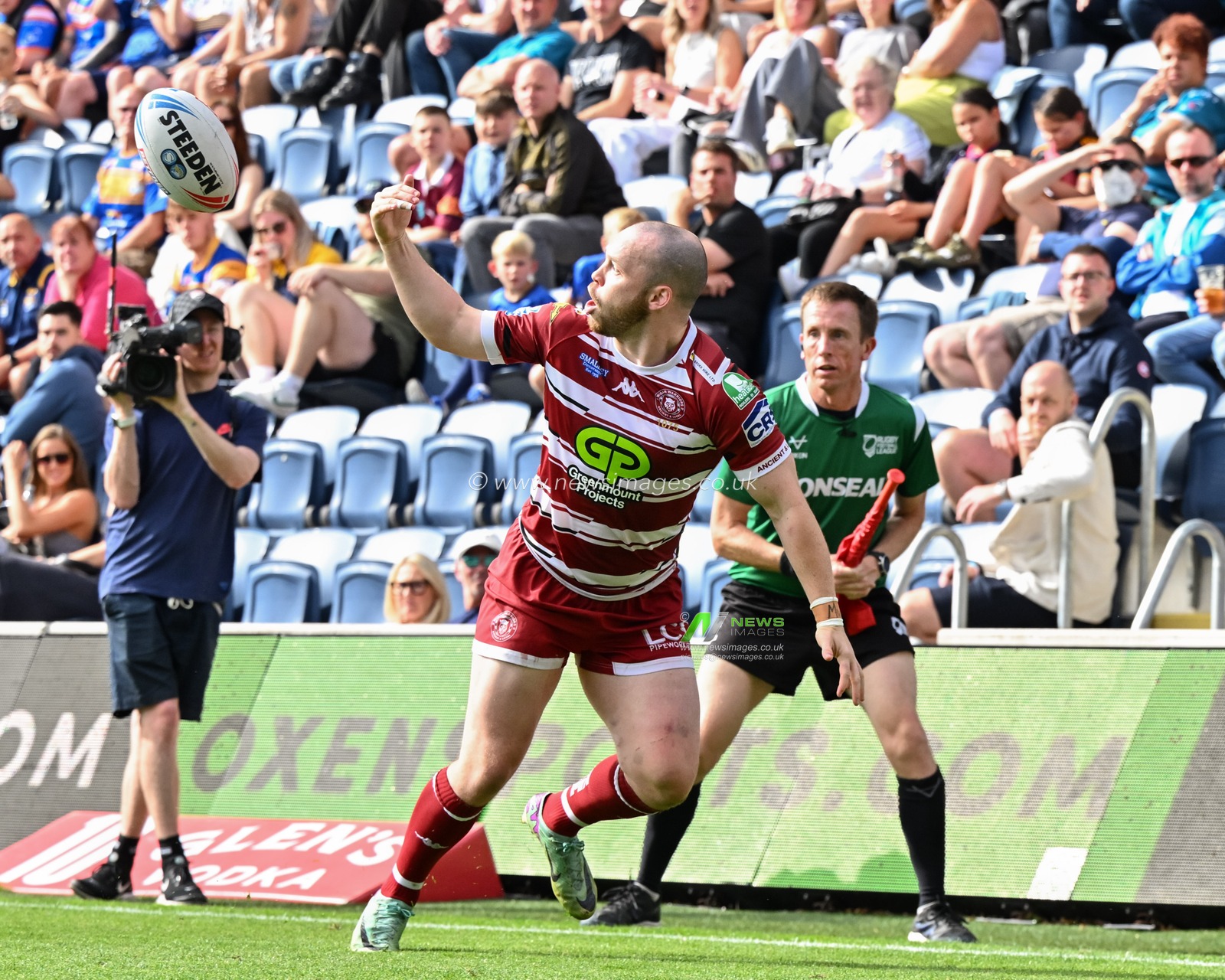 Liam Marshall of Wigan Warriors mishandles the ball during the Betfred Super League Round 21 match Leeds Rhinos vs Wigan Warriors at Headingley Stadium, Leeds, United Kingdom, 10th August 2024

(Photo by Cody Froggatt/News Images)